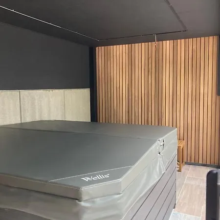 度假居 De La Tour *